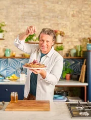 Jamie Oliver mit seiner Feigentarte. Jamie Oliver mit seiner Feigentarte.