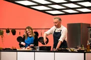 Jan Böhmermann (r.) mit Caro Worbs (l.) in der Sendung "Böhmi brutzelt" Jan Böhmermann (r.) mit Caro Worbs (l.) in der Sendung "Böhmi brutzelt"