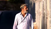 Streit ums gelobte Land – der französische Jude Pinhas Attali ist mit seiner Familie ins Westjordanland gezogen um in einer jüdischen Siedlung zu leben. Er sieht die Besiedlung des palästinensischen Westjordanlandes durch Juden als seine ´göttliche Mission´. Streit ums gelobte Land – der französische Jude Pinhas Attali ist mit seiner Familie ins Westjordanland gezogen um in einer jüdischen Siedlung zu leben. Er sieht die Besiedlung des palästinensischen Westjordanlandes durch Juden als seine ´göttliche Mission´.