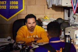Auch Coach Bobby Williams (Michael Pe&ntilde;a, l.) ist von Anthony Robles (Jharrel Jerome, r.) beeindruckt. Aber er ist offen und ehrlich bez&uuml;glich der Chancen, die der junge Ringer auf der Universit&auml;t hat.