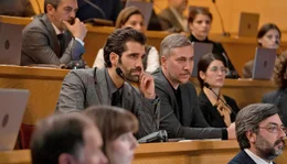 Nervenaufreibender Thriller &uuml;ber die Gefahren K&uuml;nstlicher Intelligenz. Brais Lago (Tamar Novas) und Alex Havel (Alberto Ammann)