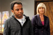 ARD STURM DER LIEBE FOLGE 1663, am Mittwoch (05.12.12) um 15:10 Uhr im ERSTEN. Charlotte (Mona Seefried, r.) kann Jamal (Simon Pearce, l.) keine Hoffnungen machen, dass die Behörden in seinem Fall nachgeben. ARD STURM DER LIEBE FOLGE 1663, am Mittwoch (05.12.12) um 15:10 Uhr im ERSTEN. Charlotte (Mona Seefried, r.) kann Jamal (Simon Pearce, l.) keine Hoffnungen machen, dass die Behörden in seinem Fall nachgeben.