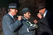 v.l.n.r. Hastings (Hugh Fraser), Poirot (David Suchet, M) und Japp (Philip Jackson)