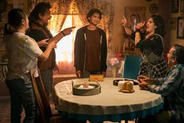 Elpidia Carrillo (Roc&iacute;o Reyes), George Lopez (Rudy Reyes), Xolo Maridue&ntilde;a (Jaime Reyes / Blue Beetle), Belissa Escobedo (Milagro Reyes), Dami&aacute;n Alc&aacute;zar (Alberto Reyes).
