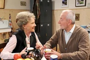 ARD STURM DER LIEBE FOLGE 1666, am Montag (10.12.12) um 15:10 Uhr im ERSTEN. Alfons (Sepp Schauer, r.) weiht Hildegard (Antje Hagen, l.) schließlich doch in die geheime Erbschaft ein. ARD STURM DER LIEBE FOLGE 1666, am Montag (10.12.12) um 15:10 Uhr im ERSTEN. Alfons (Sepp Schauer, r.) weiht Hildegard (Antje Hagen, l.) schließlich doch in die geheime Erbschaft ein.