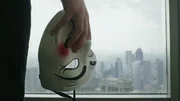 Maske vor Skyline: "Finfluencer" Flo Pharell schaut auf Dubai. Maske vor Skyline: "Finfluencer" Flo Pharell schaut auf Dubai.