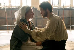 Margot Robbie (Queen Elizabeth I), Joe Alwyn (Robert Dudley).