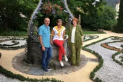 Annette Krause-Schmidt mit Jürgen Illig und Sabine Katz im erneuerten Katzschem Garten von Gernsbach. Annette Krause-Schmidt mit Jürgen Illig und Sabine Katz im erneuerten Katzschem Garten von Gernsbach.