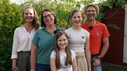 Von links: Eva Brenner, Familie Corona