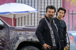 l-r:George Lopez als Rudy Reyes, Xolo Maridue&ntilde;a als Jaime Reyes
