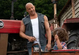 Dominic Toretto (Vin Diesel, l.)