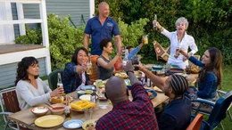 v.li.: Letty (Michelle Rodriguez), Han (Sung Kang), Letty Ortiz (Tyrese Gibson), Dominic Toretto (Vin Diesel), Ramsey (Nathalie Emmanuel), Tej (Ludacris), Abuela Toretto (Rita Moreno), Mia Toretto (Jordana Brewster).