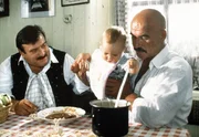 Malek (Adolf Peichl, li.) und Josip (Otto W. Retzer) sind V&auml;ter wider Willen.