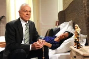 ARD STURM DER LIEBE FOLGE 1663. Werner (Dirk Galuba, l.) findet die bewusstlose Doris (Simone Ritscher, r.) nach deren Suizidversuch. Er zögert zunächst sie zu retten, da mit ihrem Tod alle seine Probleme gelöst wären. ARD STURM DER LIEBE FOLGE 1663. Werner (Dirk Galuba, l.) findet die bewusstlose Doris (Simone Ritscher, r.) nach deren Suizidversuch. Er zögert zunächst sie zu retten, da mit ihrem Tod alle seine Probleme gelöst wären.