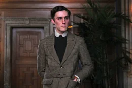 Prinz Charles (Jack Farthing).
