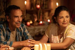 Dami&aacute;n Alc&aacute;zar (Alberto Reyes), Elpidia Carrillo (Roc&iacute;o Reyes).
