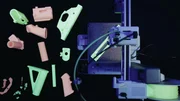 Ein 3D-Drucker mit Plastikteilen Ein 3D-Drucker mit Plastikteilen