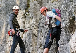 R&uuml;ckblick: Benedikt (Markus B&ouml;ker, links) und Julius (Mathis Reinhardt) auf verh&auml;ngnisvoller Bergtour...