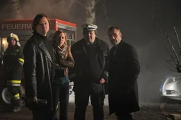 L-R: L&uuml;tge (Patrick von Blume), Silvie Kraus (Bernadette Heerwagen), Gerold Schoch (Sven Pippig), Kahn (Michael Moritz).