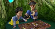 Zuf&auml;llig trifft Michael den Piraten Dagan im Wald. Versteckt im hohlen Baum wollen die beiden mit den Puppen aus der Schatulle spielen. Sie wissen nicht, was sie damit anrichten werden.