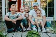 Von links: Lenjo, Lio, Emma und Jonah wohnen jede zweite Woche im Haus ihres Vaters Alex. Die Eltern haben sich für das sogenannte Wechselmodell entschieden. Von links: Lenjo, Lio, Emma und Jonah wohnen jede zweite Woche im Haus ihres Vaters Alex. Die Eltern haben sich für das sogenannte Wechselmodell entschieden.