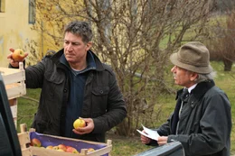 L-R: Andi Gruber (Tobias Moretti), Dr. Kroetz (Tilo Pr&uuml;ckner).
