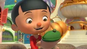 Pinocchio ist begeistert von den Streiche-Gnomen und hätte gern selbst einen. Er leiht sich kurz von Volpek einen aus. Pinocchio ist begeistert von den Streiche-Gnomen und hätte gern selbst einen. Er leiht sich kurz von Volpek einen aus.