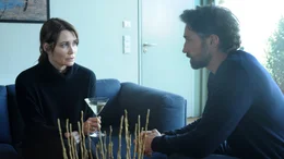 Die Ehe von Lisa (Anja Kling) und Ronald (Benjamin Sadler) steckt in der Krise.