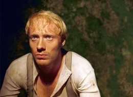 Simon Schwarz (Lukas).