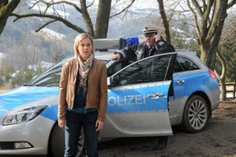 L-R: Silvie Kraus (Bernadette Heerwagen), Gerold Schoch (Sven Pippig).