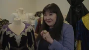 Schauspielerin Dagmar Patrasová im Kostümfundus der Filmstudios Barrandov mit dem originalen Zauberring aus der Serie “Die Märchenbraut” Schauspielerin Dagmar Patrasová im Kostümfundus der Filmstudios Barrandov mit dem originalen Zauberring aus der Serie “Die Märchenbraut”