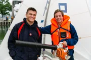 Tobi (rechts) am Münchener Yachtclub in Starnberg. Sein Herausforder ist der Bundesligasegler Jannik. Tobi (rechts) am Münchener Yachtclub in Starnberg. Sein Herausforder ist der Bundesligasegler Jannik.