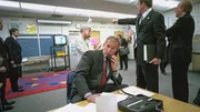 Der US-Pr&auml;sident George W. Bush besucht am Morgen des 11. September 2001 eine Grundschule in Florida, als ihn die Nachricht von den Terroranschl&auml;gen erreicht.