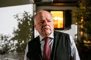 Rudi Stiegler (Gottfried Breitfuß). Rudi Stiegler (Gottfried Breitfuß).