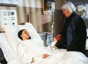 Mutz (Brigitte Renner, re.), die Elke (Monika Guthmann) das Leben gerettet hat, besucht sie im Krankenzimmer. Mutz erkennt, dass sie zu hart zu Elke war und es kommt zu einer vorsichtigen Annäherung. Mutz (Brigitte Renner, re.), die Elke (Monika Guthmann) das Leben gerettet hat, besucht sie im Krankenzimmer. Mutz erkennt, dass sie zu hart zu Elke war und es kommt zu einer vorsichtigen Annäherung.