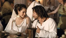 Schwer verliebt: Prinzessin Irina (Vanessa Hessler, l.) und Romantix (St&eacute;phane Rousseau, r.). Doch Gegenspieler Brutus will nicht nur Herrscher des R&ouml;mischen Reiches werden, sondern auch die Prinzessin haben - um jeden Preis ...