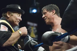 Nach einem virtuellen Kampf eines Sportkanals, der Ex-Weltmeister Rocky Balboa (Sylvester Stallone, r.) mit dem aktuellen Champion Mason Dixon vergleicht, nimmt die Diskussion um die St&auml;rken beider Boxer eine ungeheure Dynamik an. Rocky l&auml;sst sich &uuml;berreden, gegen den amtierenden Weltmeister in Las Vegas in den Ring zu steigen ...