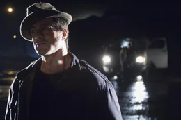 Balboa (Sylvester Stallone) ist in die Jahre gekommen. Seine Abende verbringt er damit, in seinem Restaurant Geschichten aus der glorreichen Boxer-Vergangenheit zu erz&auml;hlen und den Tod seiner gro&szlig;en Liebe Adrian zu betrauern. Doch als er der Barfrau Marie begegnet, bl&uuml;ht er erneut auf ...