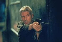 Erst im entscheidenden Augenblick, kurz vor dem Anschlag, vertraut FBI-Agent Carter Preston dem Ex-IRA-Mann Declan Mulqueen (Richard Gere) so weit, dass er ihm im Wettlauf gegen den gef&auml;hrlichen Attent&auml;ter eine Waffe aush&auml;ndigt ...