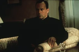 Weil das FBI und die russische Miliz seinen Bruder in einer Nachtclub-Razzia get&ouml;tet haben, beauftragt Mafiaboss Terek Murad den geheimnisvollen "Schakal" (Bruce Willis), den t&ouml;dlichsten und anonymsten Auftragskiller der Welt, ein hohes US-Regierungsmitglied zu t&ouml;ten ...