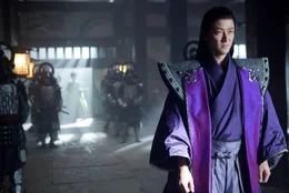 Der grausame Lord Kira (Tadanobu Asano) bringt seinen Rivalen Lord Asano auf heimt&uuml;ckische Weise dazu, rituellen Selbstmord zu begehen und sorgt au&szlig;erdem daf&uuml;r, dass dessen Samurai-Krieger ihre Stellung bei Hofe verlieren. Einen Umstand den die Krieger nicht auf sich sitzen lassen - sie schw&ouml;ren Rache ...