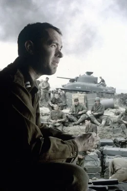 Bei der Landung an dem kleinen Strandabschnitt in der Normandie im Jahr 1944 kommt es zwischen den deutschen Truppen und den Alliierten zu einem gnadenlosen Kampf. In dem heillosen Durcheinander versucht Captain Miller (Tom Hanks), einen k&uuml;hlen Kopf zu bewahren ...