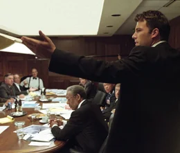 Krisenstab: (v.l.n.r.: Bruce McGill, James Cromwell, Morgan Freeman, John Beasley, Ken Jenkins, Ben Affleck) ...