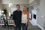 Eine ganz besondere Immobilie weckt das Interesse von Tarek (l.) und Christina (r.), doch der Verk&auml;ufer will knapp eine Millionen Dollar f&uuml;r die Villa ...