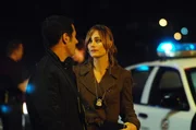 Nach und nach m&uuml;ssen Don Eppes (Rob Morrow, l.) und Megan Reeves (Diane Farr, r.) erkennen, dass die Milliarden-Dollar-Erbin Ella Pierce gar nicht entf&uuml;hrt wurde, sondern diese Entf&uuml;hrung selbst geplant hat - und noch dazu das Oberhaupt einer Kidnapper-Bande ist ...