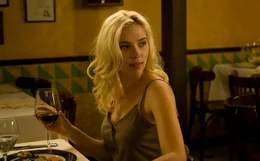Cristina (Scarlett Johansson)