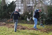Oliver (l.) betreibt zusammen mit seiner Frau das "Landhaus Eyendorf", doch der Name ist alles andere als Programm. Frank Rosin (r.) will das ändern ... Oliver (l.) betreibt zusammen mit seiner Frau das "Landhaus Eyendorf", doch der Name ist alles andere als Programm. Frank Rosin (r.) will das ändern ...