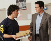 Mit Hilfe von seinem Bruder Charlie (David Krumholtz, l.) will Don (Rob Morrow, r.) einen neuen Mordfall aufdecken. Doch wird es ihnen gelingen? Mit Hilfe von seinem Bruder Charlie (David Krumholtz, l.) will Don (Rob Morrow, r.) einen neuen Mordfall aufdecken. Doch wird es ihnen gelingen?