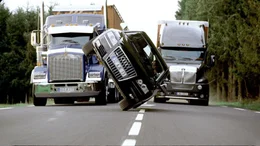 Kurierfahrer Frank Martin (Jason Statham) wird gezwungen, die schlagfertige Valentina quer durch Europa zu chauffieren.