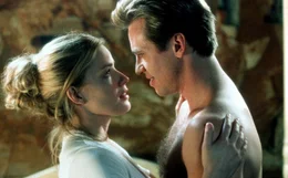 Die kluge Emma (Elisabeth Shue) erw&auml;rmt das Herz des sonst so berechnenden Simon (Val Kilmer).